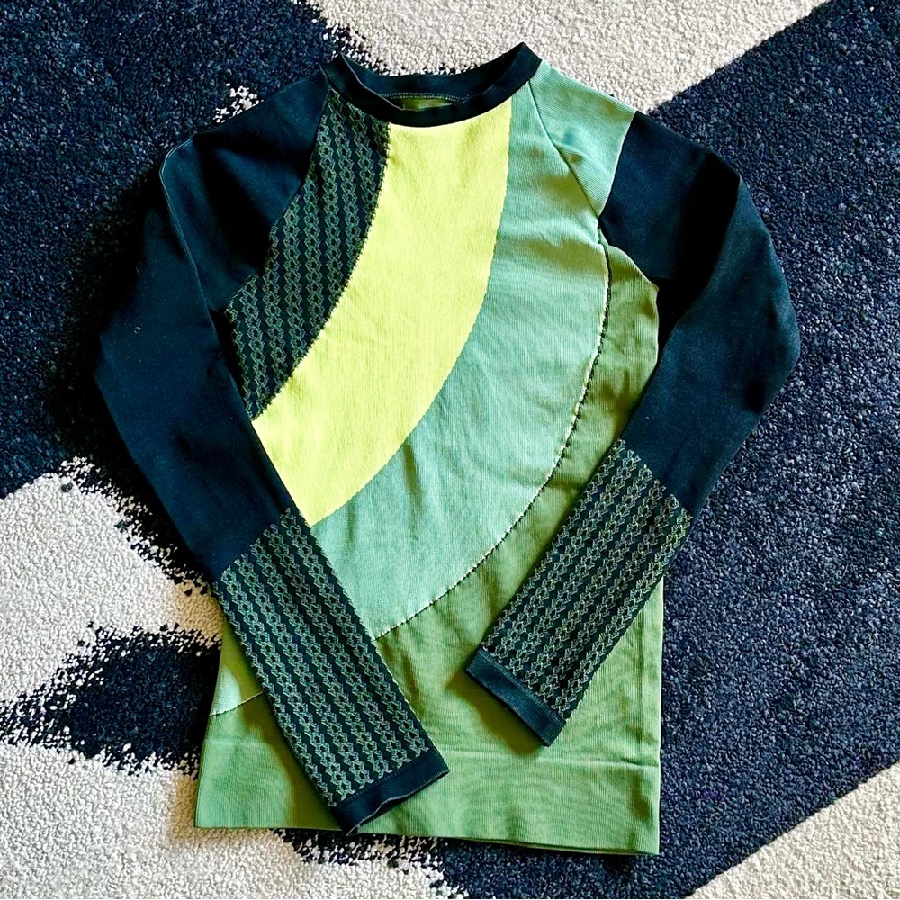 *NWOT* FREE PEOPLE MOVEMENT Seamless Long-Sleeve Athletic Top Black & Mint — M/L - Picture 2 of 8